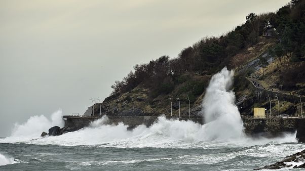 Unwetter: Schiffbruch, Erdrutsch und Tote Unwetter: Schiffbruch, Erdrutsch und Tote