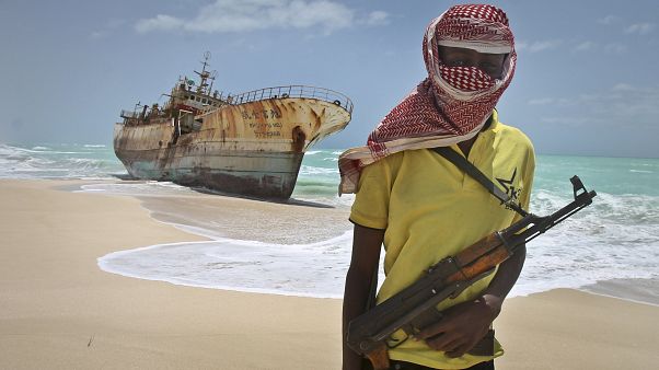 Gabon'da korsanlar balıkçı gemisindeki 4 Çinliyi kaçırdı Gabon'da korsanlar balıkçı gemisindeki 4 Çinliyi kaçırdı