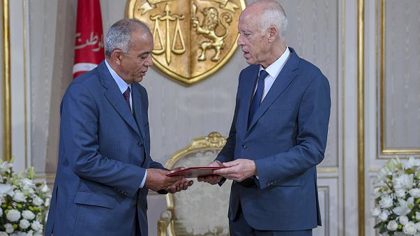 Tunus Cumhurbaşkanı Kays Said (sağ) ve hükümeti kurmakla görevlendirilen Habib el-Cemli Tunus Cumhurbaşkanı Kays Said (sağ) ve hükümeti kurmakla görevlendirilen Habib el-Cemli