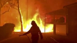 Austrália dá licença especial para combater fogos