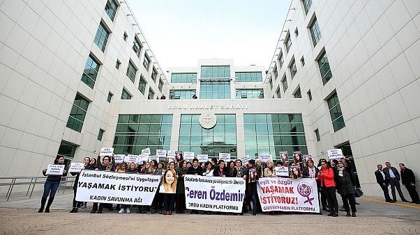Ceren Özdemir'in katil zanlısı Özgür Arduç'un yargılandığı davada duruşma 20 Ocak 2020'ye ertelendi Ceren Özdemir'in katil zanlısı Özgür Arduç'un yargılandığı davada duruşma 20 Ocak 2020'ye ertelendi