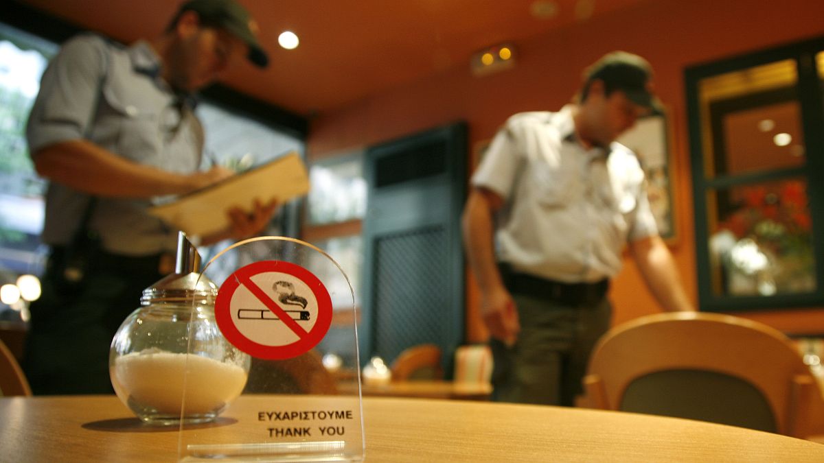 Ελλάδα - Αντικαπνιστικός νόμος: Πως ανταποκρίνονται οι πολίτες