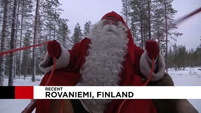 Finlandia: Rovaniemi, Babbo Natale "scalda" le renne