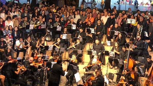 "Concierto de Navidad" ofrecido por la Sinfónica Migrante en Perú, el 21 de diciembre de 2019. "Concierto de Navidad" ofrecido por la Sinfónica Migrante en Perú, el 21 de diciembre de 2019.