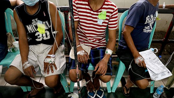 Filipinler'de hindistan cevizi şarabından zehirlenen 11 kişi öldü, 300 kişi tedavi altında Filipinler'de hindistan cevizi şarabından zehirlenen 11 kişi öldü, 300 kişi tedavi altında