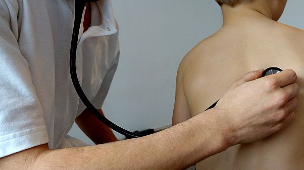 Κρυολόγημα ή ίωση του παιδιού στις διακοπές: Τι πρέπει να κάνετε Κρυολόγημα ή ίωση του παιδιού στις διακοπές: Τι πρέπει να κάνετε