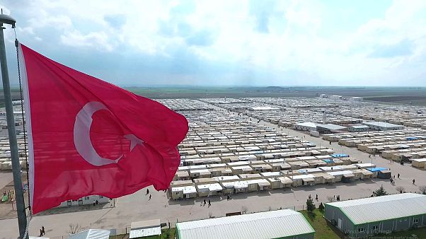 Göç İdaresi'nden 'önceden belirlenen Suriyelilere vatandaşlık veriliyor' iddiasına cevap Göç İdaresi'nden 'önceden belirlenen Suriyelilere vatandaşlık veriliyor' iddiasına cevap