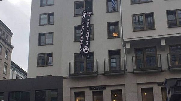 Tρίωρη κατάληψη στο ελληνικό προξενείο στο Βερολίνο Tρίωρη κατάληψη στο ελληνικό προξενείο στο Βερολίνο