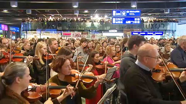 Óriáskoncert a prágai pályaudvaron Óriáskoncert a prágai pályaudvaron