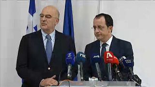 Da sinistra il ministro degli Esteri greco e l'omologo della Repubblica di Cipro
