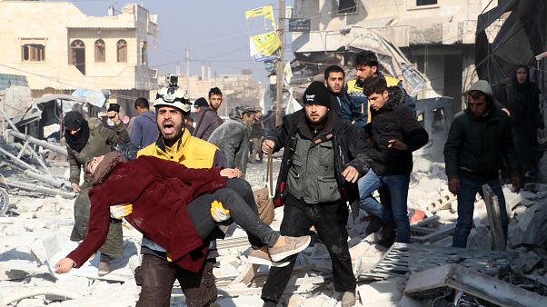 Suriye'de ordu birliklerinin İdlib'de sivil yerleşimlere yönelik hava saldırılarında 8 sivil hayatını kaybetti, en az 20 sivil yaralandı Suriye'de ordu birliklerinin İdlib'de sivil yerleşimlere yönelik hava saldırılarında 8 sivil hayatını kaybetti, en az 20 sivil yaralandı