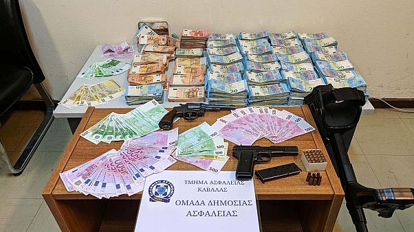Καβάλα: Προφυλακιστέοι οι τρεις κατηγορούμενοι της ληστείας των 4,2 εκατομμυρίων ευρώ Καβάλα: Προφυλακιστέοι οι τρεις κατηγορούμενοι της ληστείας των 4,2 εκατομμυρίων ευρώ