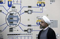 İran Cumhurbaşkanı Hasan Ruhani, Buşehr Nükleer Tesisini ziyaret ederken (arşiv) 