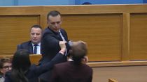 ویدئو؛ سیلی وزیر کشور منطقه صرب‌نشین بوسنی  به نماینده پارلمان