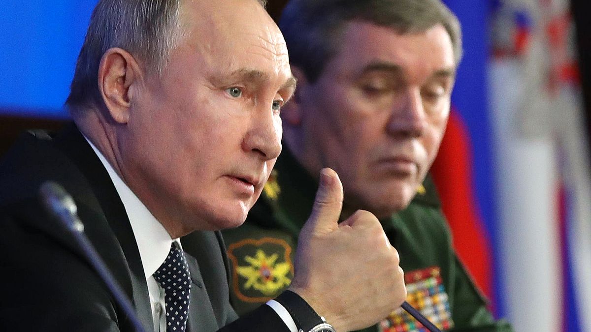 بوتين يتهم بولندا بـ "التواطؤ" مع هتلر ويتفاخر بأسلحة روسية تفوق سرعة الصوت