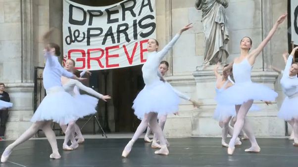 Las bailarinas de la Ópera de París en huelga Las bailarinas de la Ópera de París en huelga