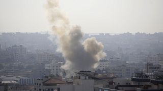 لدخان يتصاعد بعد غارة شنتها القوات الإسرائيلية على مدينة غزة في 12 تشرين الثاني/نوفمبر 2019