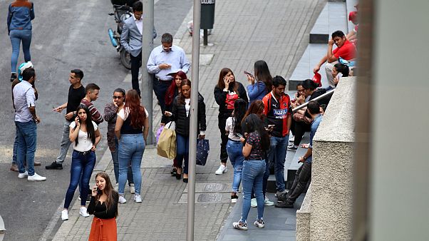 Kolombiya'da deprem sonrası panik anları Kolombiya'da deprem sonrası panik anları