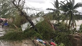 El tifón Phanfone atrapa a decenas de miles de personas esta Navidad en Filipinas