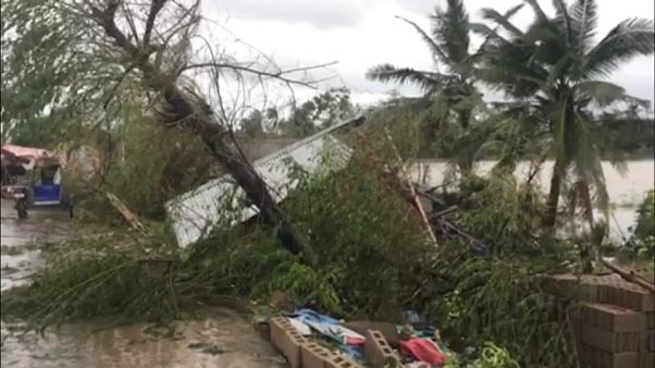 Philippinen: Taifun "Phanfone" hinterlässt Verwüstung Philippinen: Taifun "Phanfone" hinterlässt Verwüstung