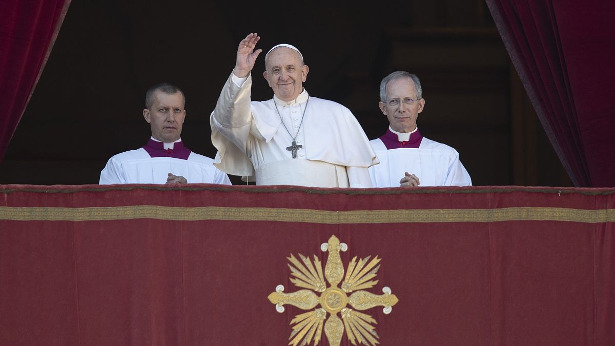 'I think of the children in Yemen' says Pope Francis in Christmas message at Vatican