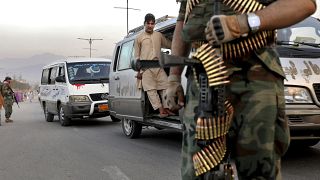 Afganistan'da Taliban örgütü yol keserek 27 barış aktivistini kaçırdı