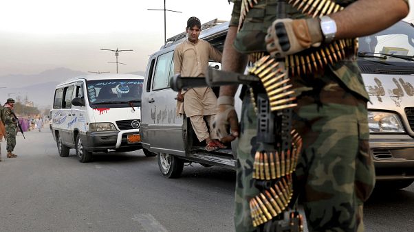 Afganistan'da Taliban örgütü yol keserek 27 barış aktivistini kaçırdı Afganistan'da Taliban örgütü yol keserek 27 barış aktivistini kaçırdı