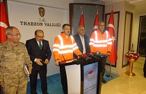 Tarım ve Orman Bakanı Bekir Pakdemirli (sağ 3), bölgede meydana gelen orman yangınlarına ilişkin Trabzon Valiliği’nde açıklamalarda bulundu