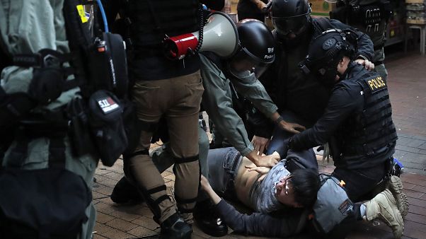 Гонконг: праздники с дубинками Гонконг: праздники с дубинками