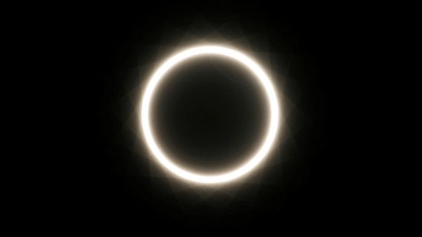 En imágenes: locura con el eclipse de sol del "anillo de fuego", el útlimo de 2019 En imágenes: locura con el eclipse de sol del "anillo de fuego", el útlimo de 2019