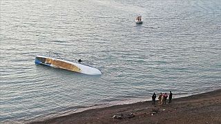 Van Gölü'nde göçmen taşıyan tekne battı: En az 7 ölü