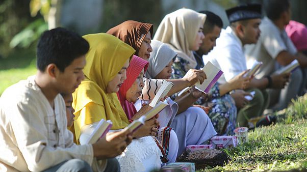 هزاران نفر در اندونزی یاد قربانیان سونامی سال ۲۰۰۴ را گرامی داشتند هزاران نفر در اندونزی یاد قربانیان سونامی سال ۲۰۰۴ را گرامی داشتند