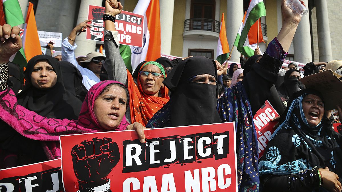 Hindistan'da Müslümanları dışlayan vatandaşlık yasasını protesto edenlere milyonluk tazminat mektubu