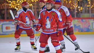 الرئيس الروسي بوتين أثناء مباراة لرياضة هوكي الجليد في موسكو-25/12/2019