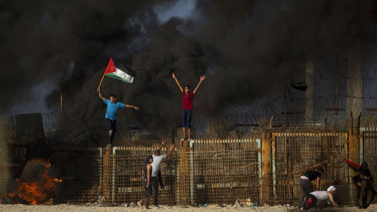 تظاهرات فلسطینیان در مرز نوار غزه با اسرائیل به مدت ۳ ماه تعلیق شد