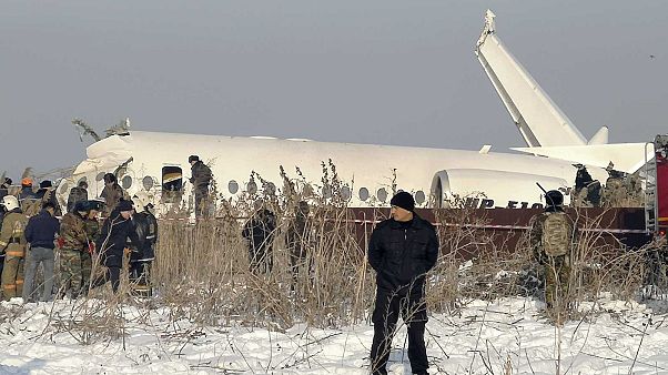 Kazakhstan : un avion s'écrase, au moins 12 morts sur les 100 personnes à bord Kazakhstan : un avion s'écrase, au moins 12 morts sur les 100 personnes à bord
