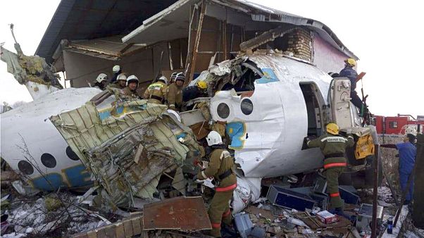 Flugzeugabsturz mit mindestens 15 Toten in Kasachstan Flugzeugabsturz mit mindestens 15 Toten in Kasachstan