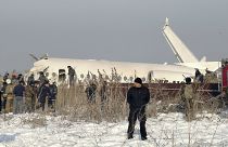 عشرات القتلى والجرحى في تحطم طائرة ركاب بكازاخستان 