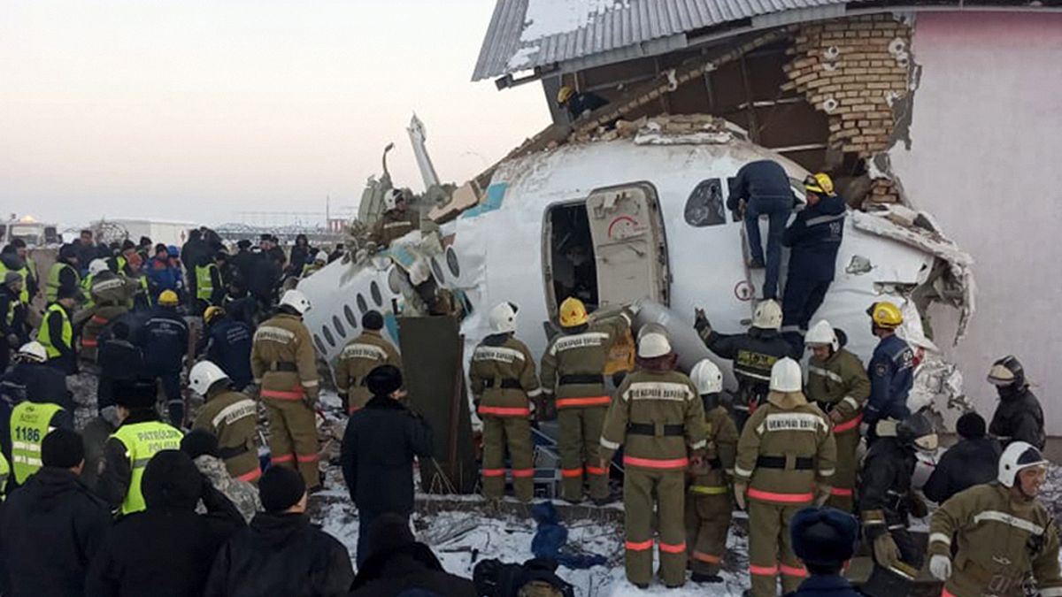 سقوط هواپیمای مسافربری در قزاقستان ده‌ها کشته و زخمی برجای گذاشت