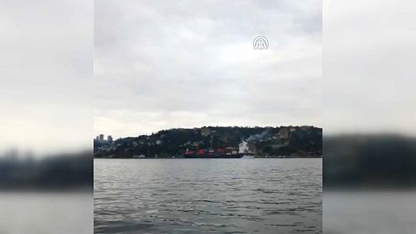 İstanbul Boğazı'nda kuru yük gemisi karaya oturdu İstanbul Boğazı'nda kuru yük gemisi karaya oturdu