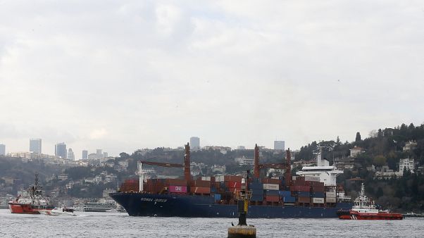 Τουρκία: Φορτηγό πλοίο προσέκρουσε στην ακτή του Βοσπόρου - ΒΙΝΤΕΟ Τουρκία: Φορτηγό πλοίο προσέκρουσε στην ακτή του Βοσπόρου - ΒΙΝΤΕΟ