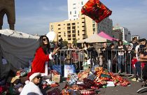 مبادرات للتضامن بين اللبنانيين في ساحات الاعتصام لمواجهة الأعباء المعيشية