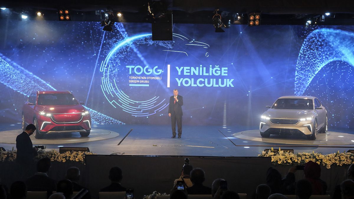 "Türkiye'nin Otomobili Girişim Grubu Yeniliğe Yolculuk Buluşması" programında Türkiye Cumhurbaşkanı Recep Tayyip Erdoğan'ın da katılımıyla yerli otomobil tanıtıldı.
