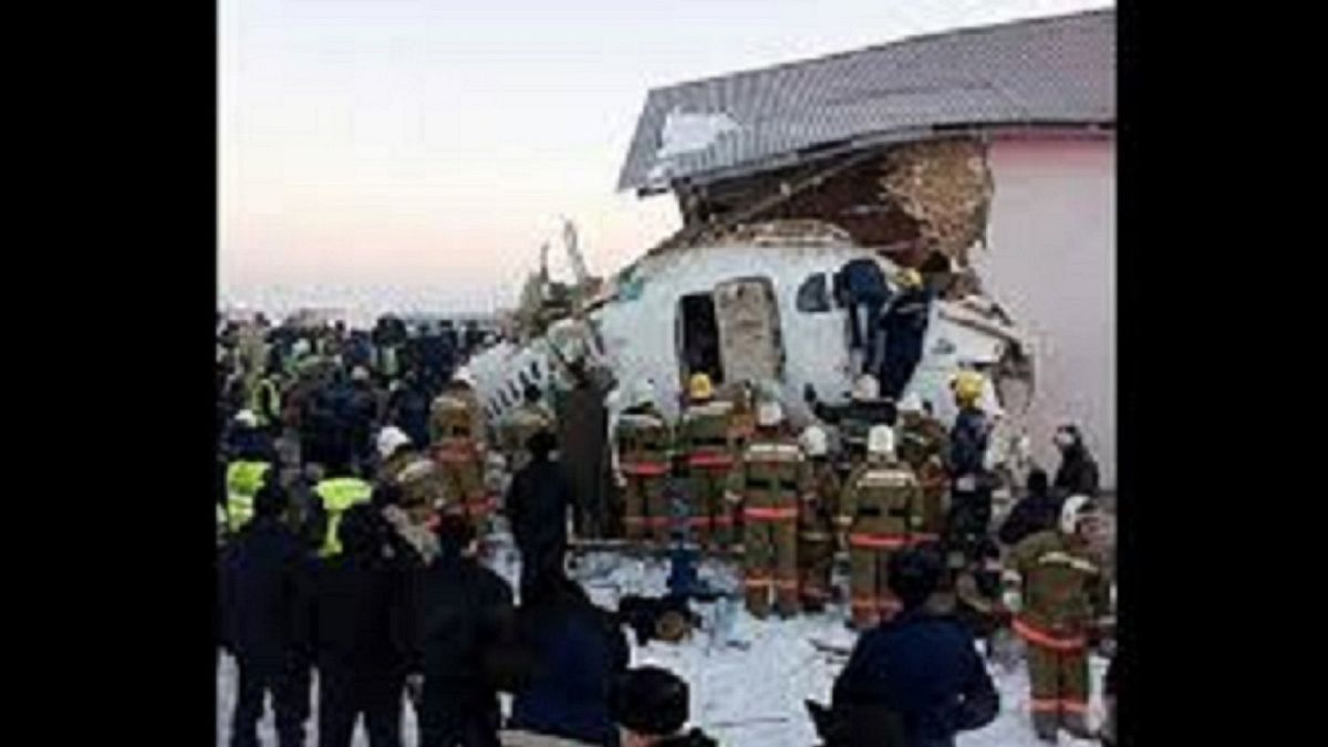 سقوط هواپیمای مسافربری قزاقستان؛ جعبه سیاه به مسکو فرستاده شد