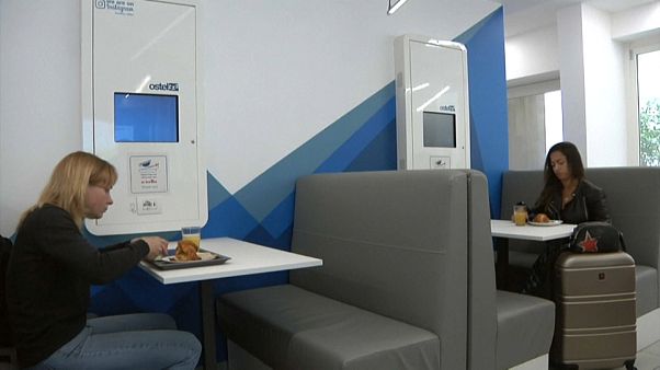 A Milano si dorme nella capsule. Aperto un ostello hi-tech in stile minimal-giappo A Milano si dorme nella capsule. Aperto un ostello hi-tech in stile minimal-giappo