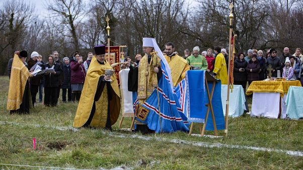 Márk Jegorjevszkij püspök, a Magyar Ortodox Egyházmegye kormányzó főpapja istentisztelet celebrál a leendő templom alapkőletételénél Márk Jegorjevszkij püspök, a Magyar Ortodox Egyházmegye kormányzó főpapja istentisztelet celebrál a leendő templom alapkőletételénél