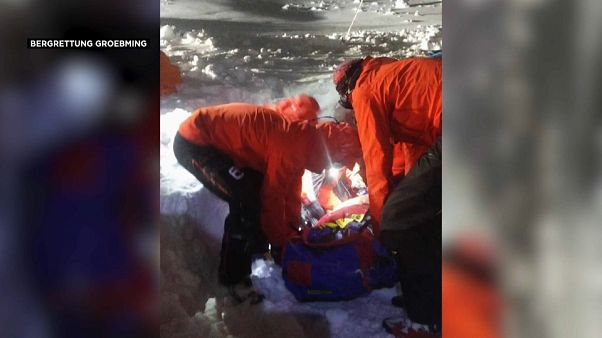 Лыжник провел под снегом 5 часов Лыжник провел под снегом 5 часов