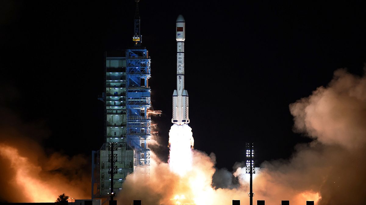 Mars'a 2020'de gitmeye hazırlanan Çin taşıyıcı füzesini başarıyla fırlattı