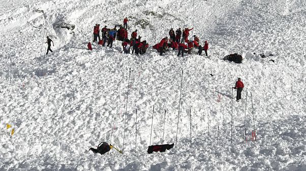 Miracle de Noël en Autriche : il survit 5 heures à une avalanche Miracle de Noël en Autriche : il survit 5 heures à une avalanche