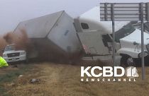 شاهد: شاحنة تخرج عن مسارها وتكاد تتسبب في كارثة 